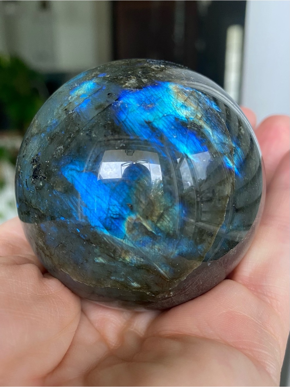 ✨ 2.22” High-Grade Labradorite Sphere ✨ - Picture 3 of 13
